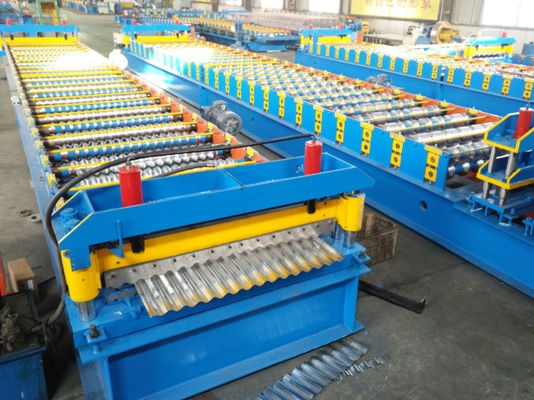 Stahlrolle der blaue Farbecr12, die Maschine für Schutz-Brett bildet